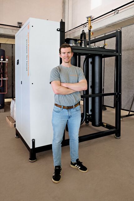 Josef Timoteo Jenni mit Produktinnovation Powert-to-Heat (P2H) zur Ergänzung von grossen Speichern. Betrieb mit PV-Überschuss-Strom.